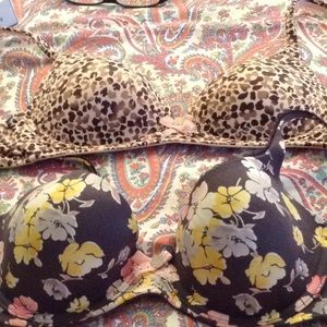 Victoria secret 2 sets bra